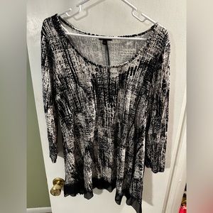 Cupio Shark bite black and white tunic with mesh trim size L